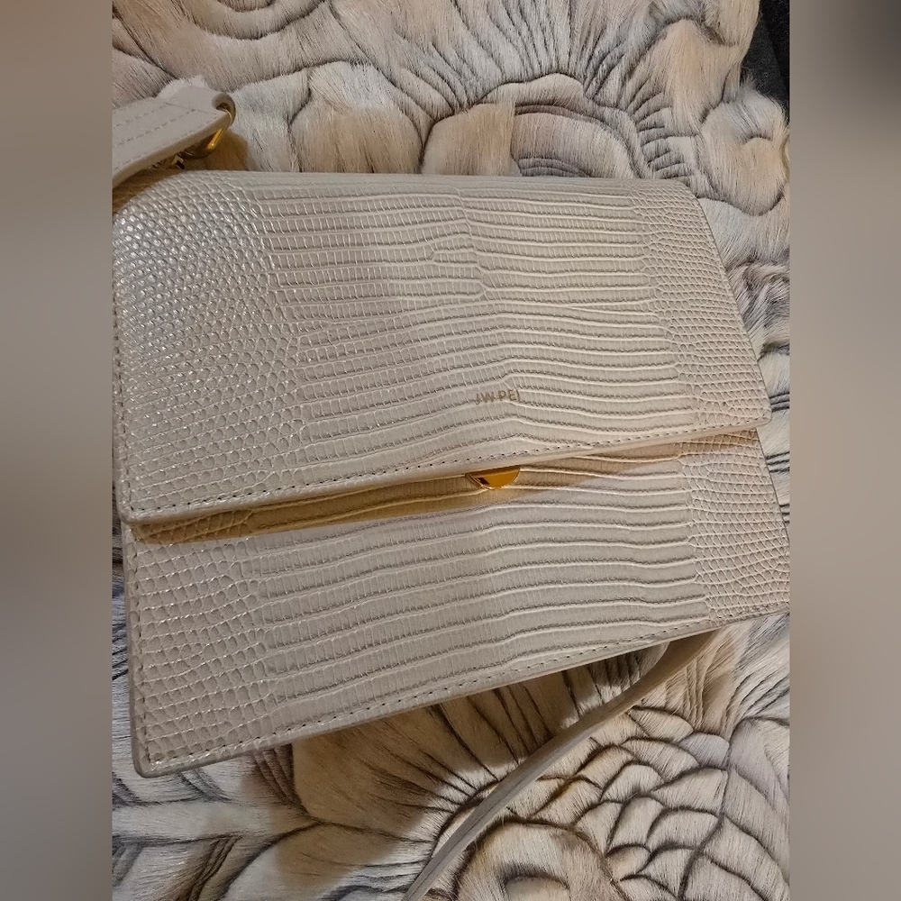 JW PEI Cream Shoulder Bag with Textured Design and Gold Accents - Picture 3 of 6
